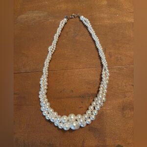 Fake pearls chunky necklace